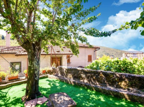 Гостиница Enchanting Farmhouse in Bagni di Lucca with Private Garden  Баньи-Ди-Лукка